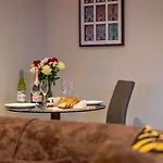 The Chocolets - The Refinery