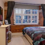 The Chocolets - The Refinery