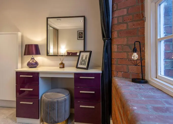 The Chocolets - The Refinery