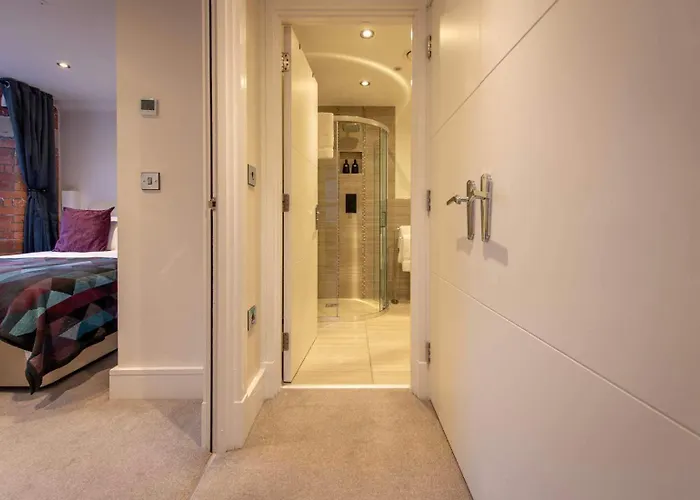 The Chocolets - The Refinery *