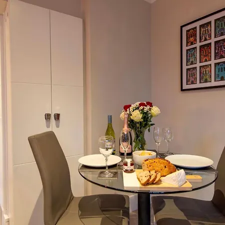 The Chocolets - The Refinery Lejlighed