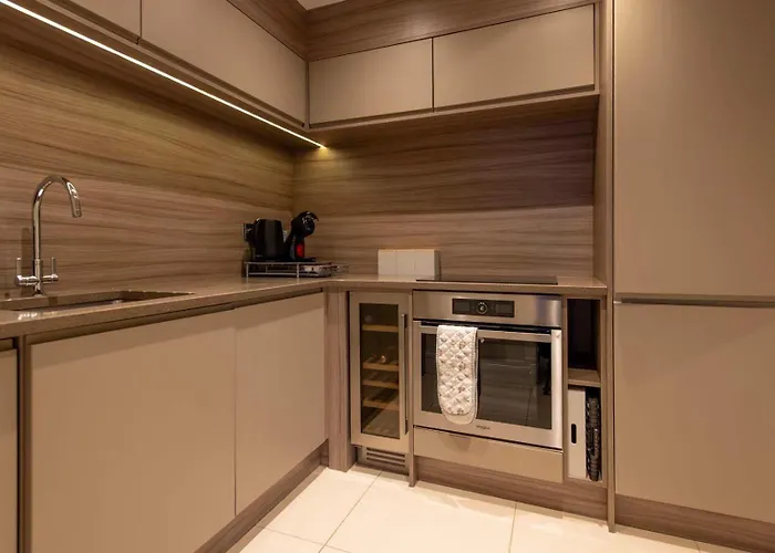 The Chocolets - The Refinery *