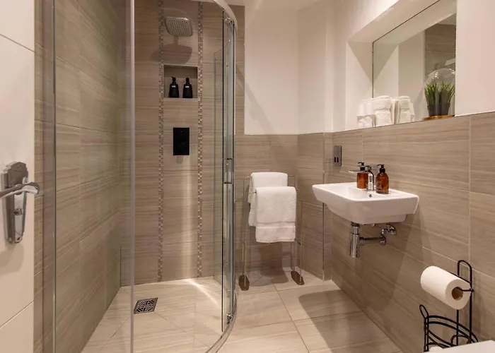 The Chocolets - The Refinery