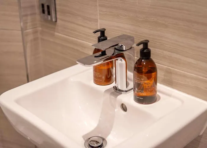 The Chocolets - The Refinery Lejlighed *