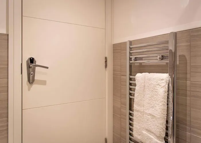 The Chocolets - The Refinery Lejlighed