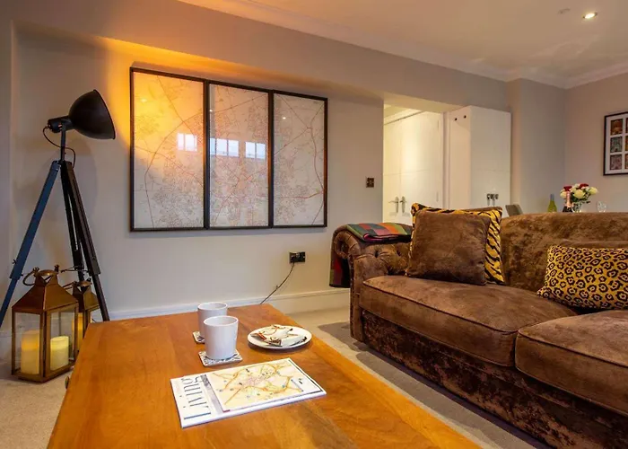 The Chocolets - The Refinery *