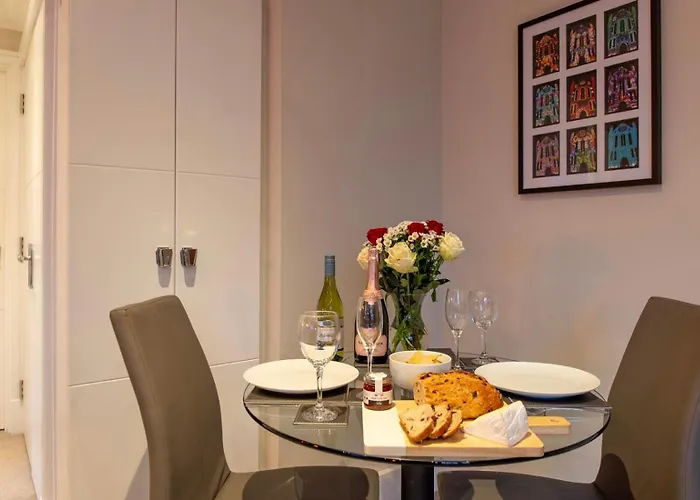 The Chocolets - The Refinery