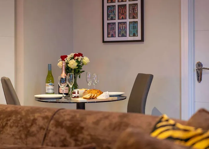 The Chocolets - The Refinery