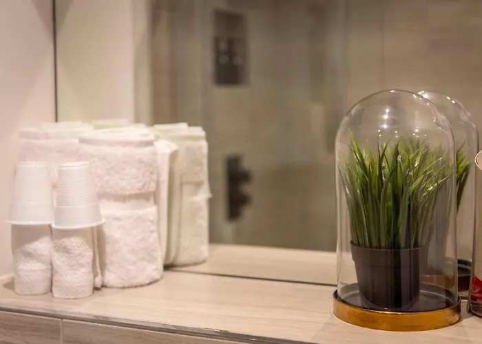 The Chocolets - The Refinery *